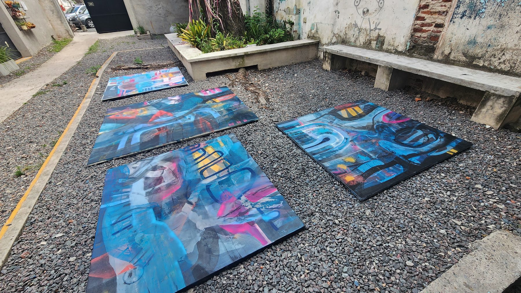 Obras secándose en el patio